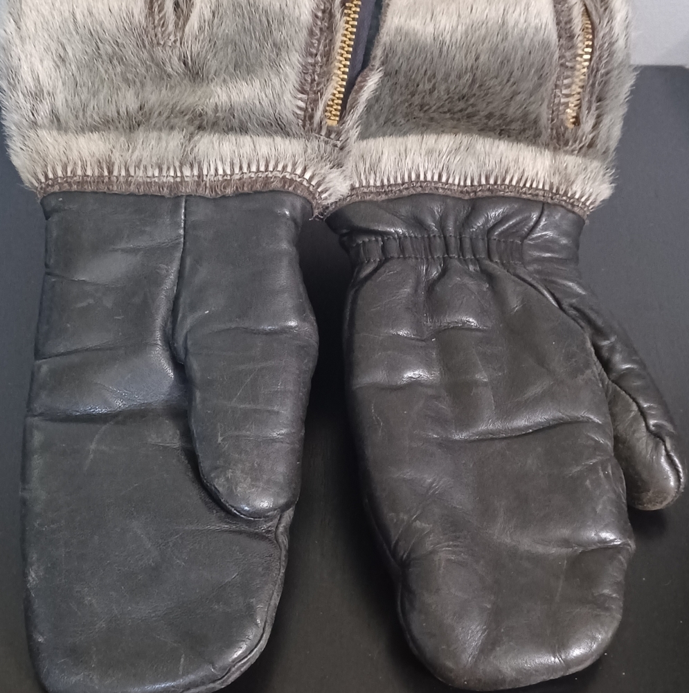Wolverine Snowmobile Vintage Leather Mittens with faux fur size Small.
